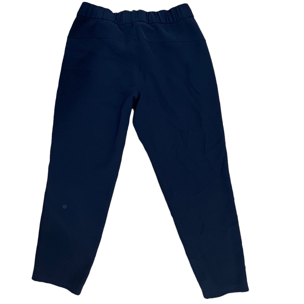 Lululemon Navy Cropped Pants - Stylish & Comfortable